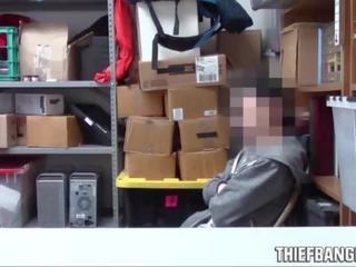 Marvellous безпеку guard rachael cavalli трахає молодий чоловік thief suspect