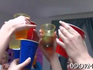 Heavenly 즐거움 와 야생 인형