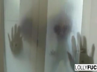 Trêu chọc và chết tiệt trong các phòng ngủ với lolly mực