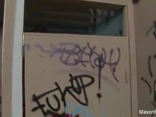 Mason 穆尔 乱搞 在 浴室