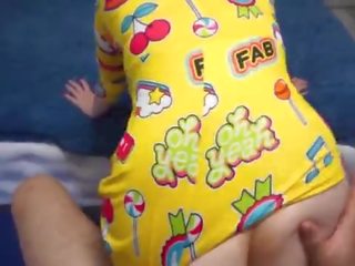巨乳 年輕 女士 得到 性交 硬 和 得到 附帶 在 口