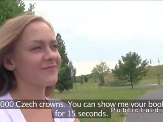 Величезний цицьки недосвідчена чубчик чужий в публічний