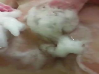 Damsel showering 和 指法 她自己