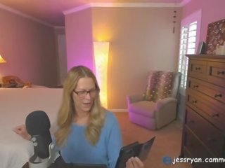 Милф camgirl окови райън дава един honest чеп оценка jessryan&period;manyvids&period;com