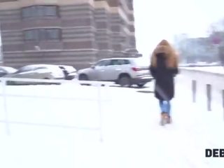 Debt4k&period; cunning 家伙 乱搞 光头 的阴户 的 red-haired 蜂蜜 为 该 debt
