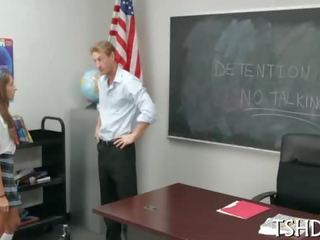 Великий укол для a крихітна hotty