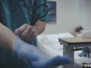 ドクター. donnie 取った 利点 の arya fae