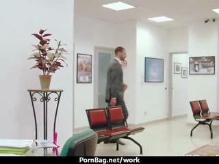 大 titted 秘书 乱搞 在 该 办公室 24