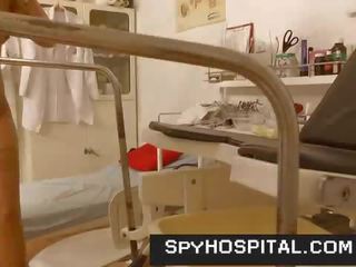 优秀 腿 高 脚跟 青少年 去 到 gynecologist 隐 凸轮 视频