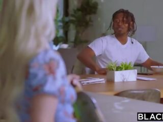 ブラック bbc-hungry 小さな ブロンド 取得 creampied バイ ルームメイト