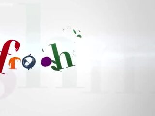 Гладкий красунчик отримує голий