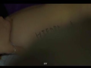 거드름을 피우는 miriam 프라도 느낌 꼬인 에 그만큼 도서관
