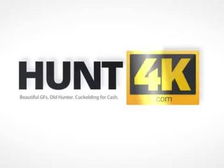 Hunt4k&period; sedusive hottie van beteg a szegény partner és akar készpénz