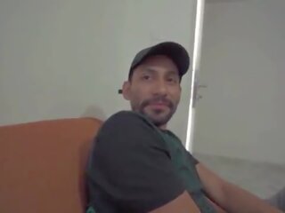 Mi amigo ле da rica cojida a mi esposa&excl;