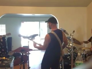 Felicity feline drumming 时髦 岩 房子 果酱 同 朋友