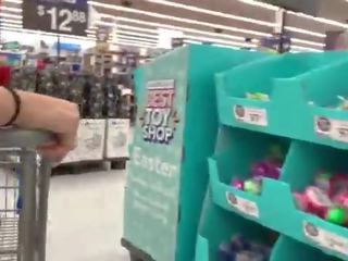 一 實 怪物 recording 一 extraordinary 小雞 在 walmart -