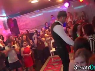 リアル 服を着た女性裸の男性 みだら 吸い