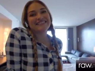 Gizelle blanco е а страстен плячка повикване