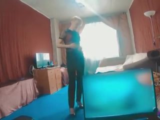 熟女 持っ a 大きい 刺します で 彼女の 尻 から stepson&period; ハメ撮り