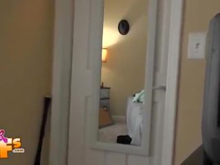 Мокри черни приятелка ближе и вози