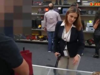 Масов бомби жена дава глава и пробити към печеля пари