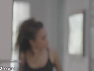 Eroticax - гаряча кішка burgler отримує caught&comma; вибух & смоктати