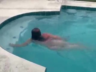 Marvelous Latina maid La Paisa cleans the pool and sucks dick&excl; Caught by neighbor