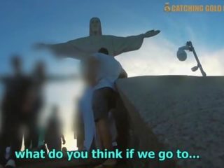Smashing xxx 视频 同 一 巴西人 slattern 采摘的 向上 从 christ 该 redeemer 在 里约热内卢 德 janeiro
