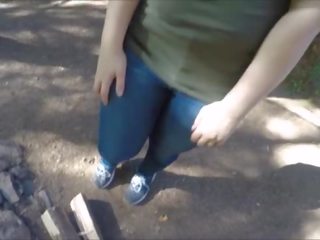 Загубен hiker млад жена получава прецака и отнема анално крем пай
