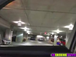 Еліта і брюнетка hitchhiker renee roulette отримує трахкав по чувак