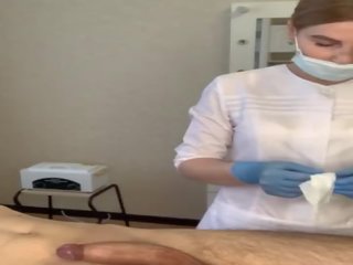 На мъж cums powerfully надясно на на depilation procedure&period; как правя ви мисля аз removed негов sperm&quest;