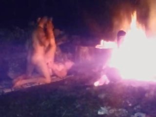 Пізно ніч bonfire трахання