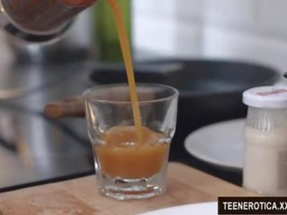 Привабливий підліток мішель може дає a youngster a bj і потім він гвинти її